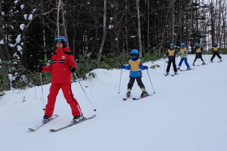 Kelas ski untuk pemula di Club Med Sahoro, Jepang
