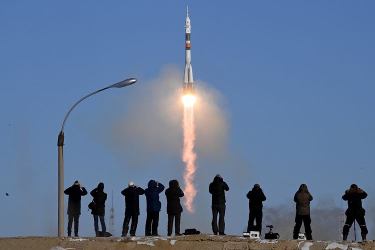Pesawat ruang angkasa Rusia Soyuz MS-07 membawa anggota International Space Station (ISS) ekspedisi 54/55 meluncur menuju stasiun ISS dari tempat peluncuran yang disewa Rusia, Baikonur Cosmodrome, pada 17 Desember  2017. Tiga awak antariksawan berada di pesawat tersebut yaitu astronaut NASA Scott Tingle beserta rekannya Anton Shkaplerov dari agen ruang angkasa Rusia Roscosmos dan Norishege Kanai dari Japan Aerospace Exploration Agency.  Misi mereka akan berlangsung selama 6 bulan di International Space Station.