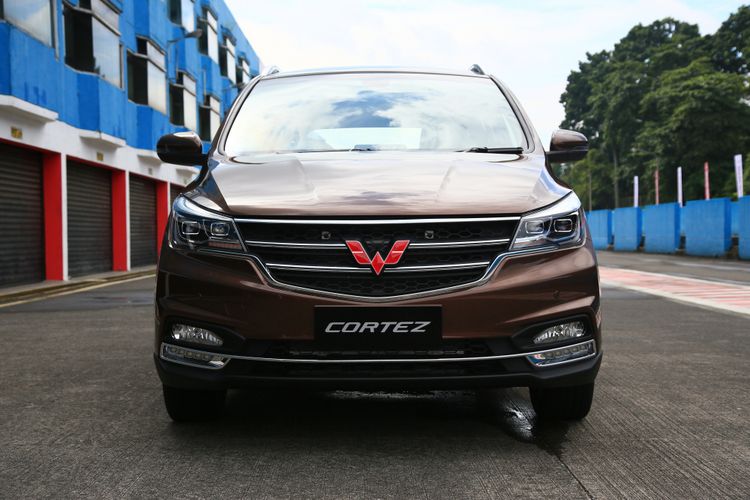 Wuling Cortez tampak depan.