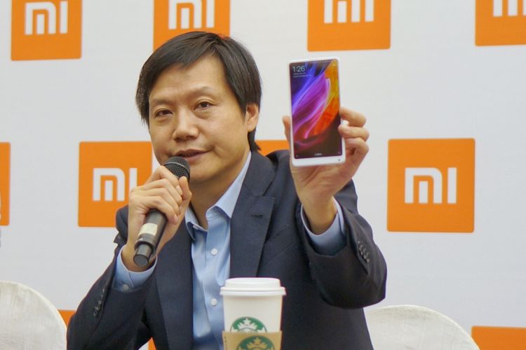 CEO Xiaomi, Lei Jun mengenalkan Xiaomi Redmi 5A di hadapan jurnalis di Jakarta, Rabu (20/12/2017).