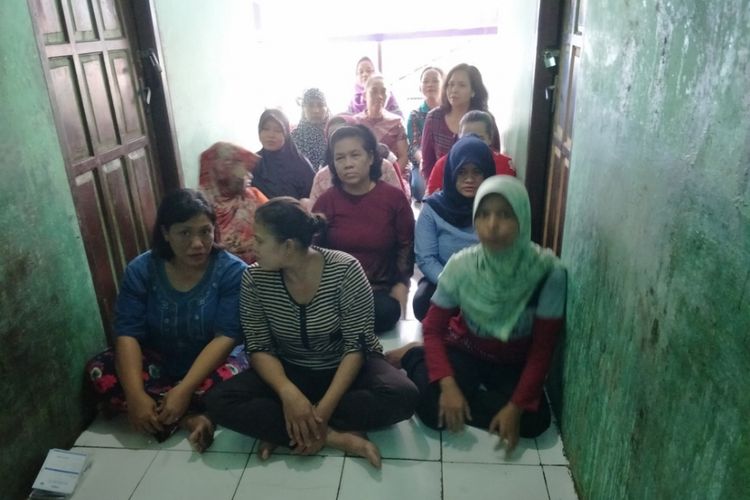 Sosialisasi kemudahan akses modal usaha di Cabang PNM (Permodalan Nasional Madani) Mekaar di Johar Baru, Jakarta Pusat, Jumat (29/12/2017).