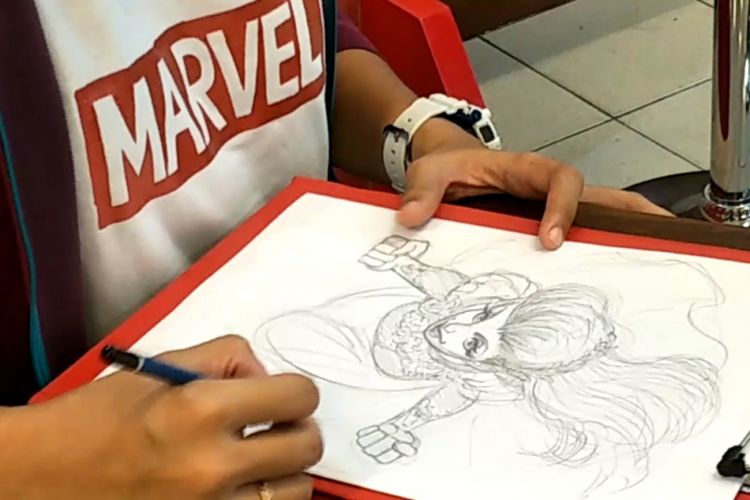 Sketsa karakter superhero yang terinspirasi dari sosok Syahrini karya ilustrator Marvel Comics, Miralti Firmansyah, dalam acara Marvel Creative Day Out di Universitas Binus, Jakarta Barat, Jumat (12/1/2018).