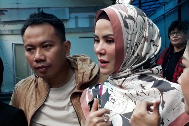 Angel Lelga dan Vicky Prasetyo dalam wawancara di Studio TransTV, Mampang, Jakarta Selatan, Kamis (18/1/2018).