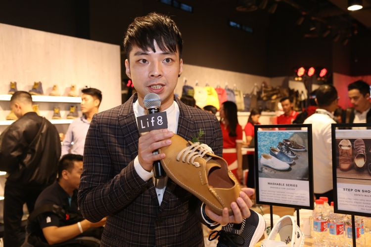 Iven Lin, pendiri Life8 dengan sepatu yang bisa diinjak bagian belakangnya