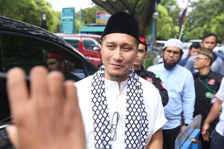 Arie untung saat menghadiri acara  24 jam doa untuk Al Aqsha di Masjid Raya Pondok Indah, Jakarta,  Senin (22/01/2018).