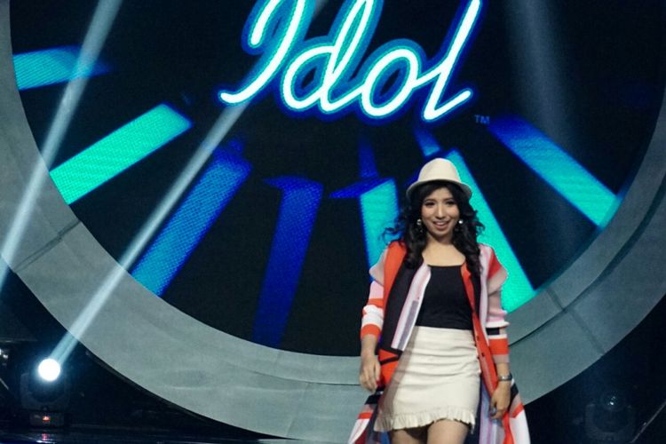 Jauharotul Khoiriyyah atau yang karib disapa JK saat tampil di panggung Indonesian Idol season 9 di studio 11, MNC Studios, Kebon Jeruk, Jakarta Barat, Senin (22/1/2018).