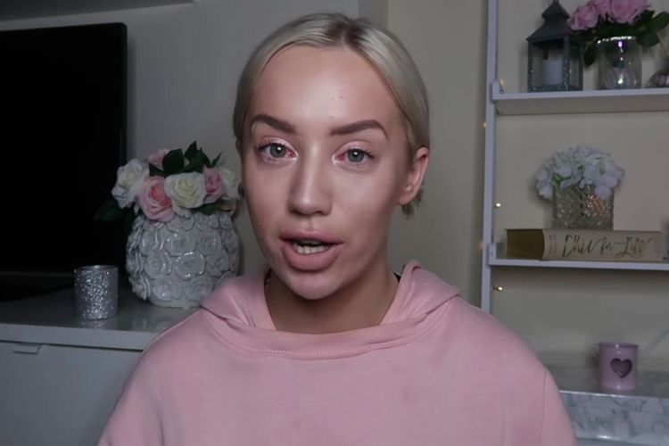 YouTuber Elle Darby yang jadi pembicaraan setelah ditolak menginap di hotel di Dublin.