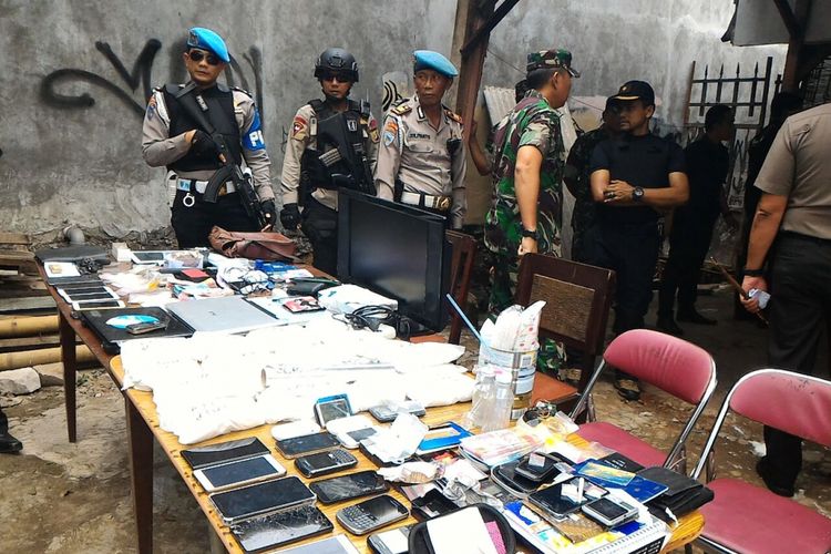 Barang bukti penggerebekan Kampung Ambon, Jakarta Barat