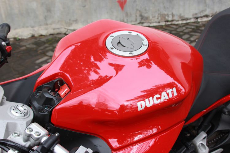Tangki Ducati Supersport serupa dengan model Monster