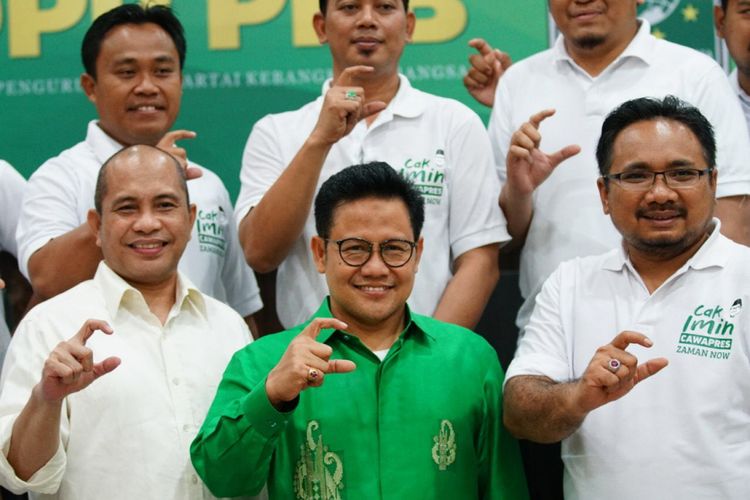 Ketua Umum Partai Kebangkitan Bangsa Muhaimin Iskandar dan sejumlah pengurus GP Ansor, di Kantor DPP PKB, Jakarta, Rabu (31/1/2018).