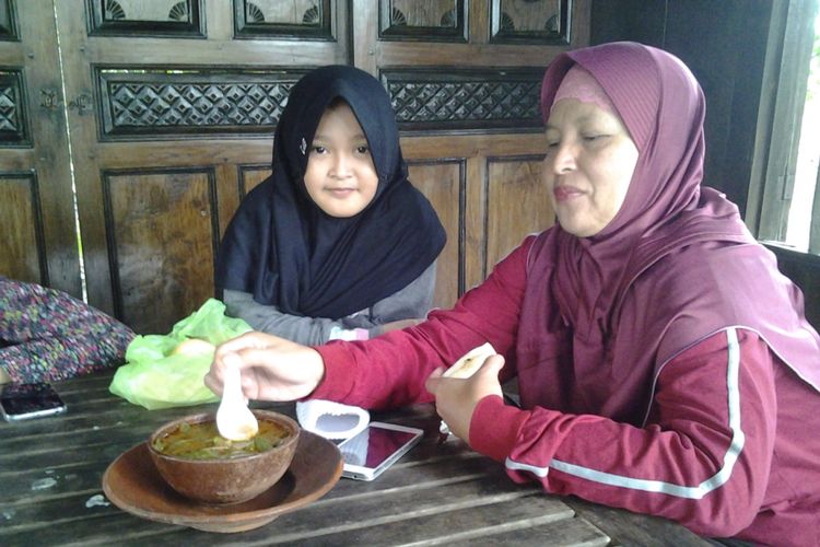 Sayur Lompong di resto kampoeng Djowo yang disukai oleh pengunjung. KOMPASTravel /Slamet Priyatin 