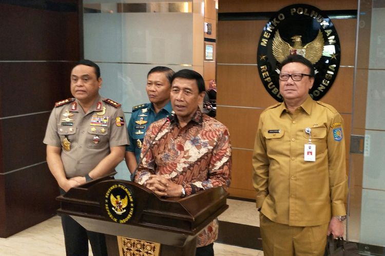 Menteri Koordinator Politik, Hukum dan Keamanan Wiranto di Kantor Kementerian Polhukam. Jakarta, Senin (5/2/2018)