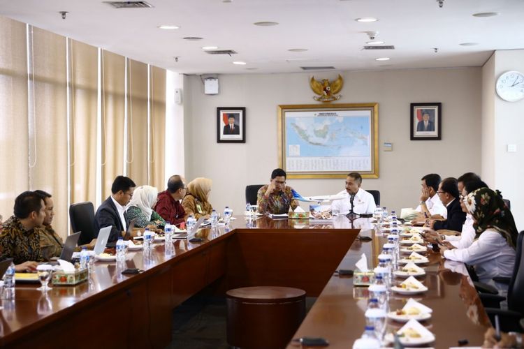 Kunjungan Menpar, Arief Yahya ke kantor Garuda Indonesia, di Bandara Soekarno Hatta, Cengkareng, Selasa (6/2/2018).