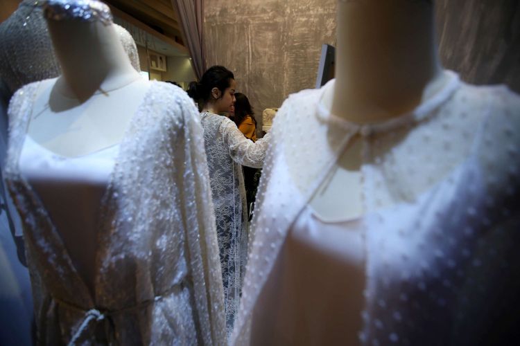 Suasana pameran pernikahan Bride Story Fair di Grand Ballroom Sheraton Grand Jakarta di Gandaria City Hotel, Jumat (9/2/2018). Pameran ini diikuti lebih dari 100 vendor pernikahan terkurasi yang mengusung tema pernikahan pada 2018 yaitu Stardust.