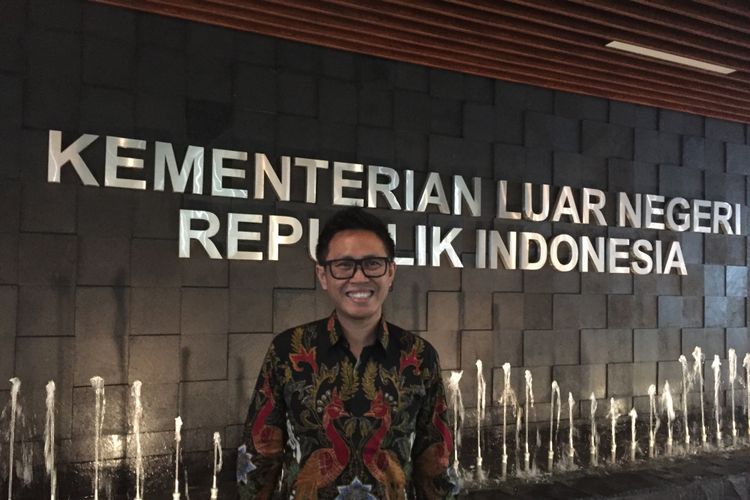 Eko Patrio berpose di kantor Kementerian Luar Negeri di Pejambon, Jakarta Pusat, Jumat (9/2/2018).