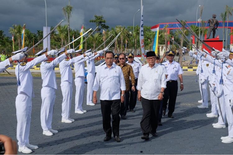 Menteri Perhubungan Budi Karya Sumadi saat menghadiri peresmuan Politeknik Pelayaran Sumatera Barat, Jumat (9/2/2018)