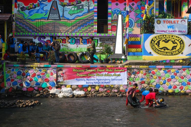 Kampung warna-warni, Desa Katulampa, Kecamatan Bogor Timur, Kota Bogor.