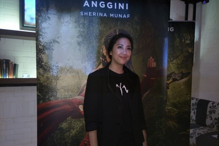 Sherina Munaf berpose usai wawancara film Wiro Sableng di Grand Indonesia, Jakarta Pusat, Selasa (13/2/2018).  