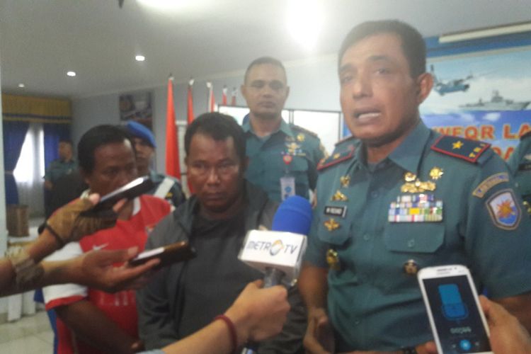 Komandan Lantamal III, M Richard, mengumumkan penangkapan 14 pelaku pencurian kabel bawah laut di kantornyaa, Jakarta Utara, Senin (19/2/2018