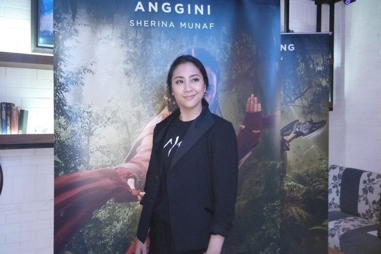 Sherina Munaf diabadikan usai wawancara film Wiro Sableng di Grand Indonesia, Jakarta Pusat, Selasa (13/2/2018).  