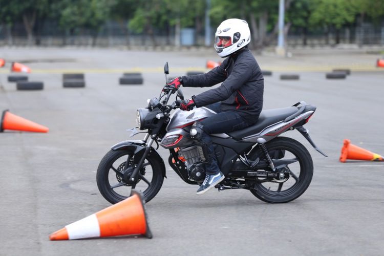 Test Ride Honda CB150 Verza