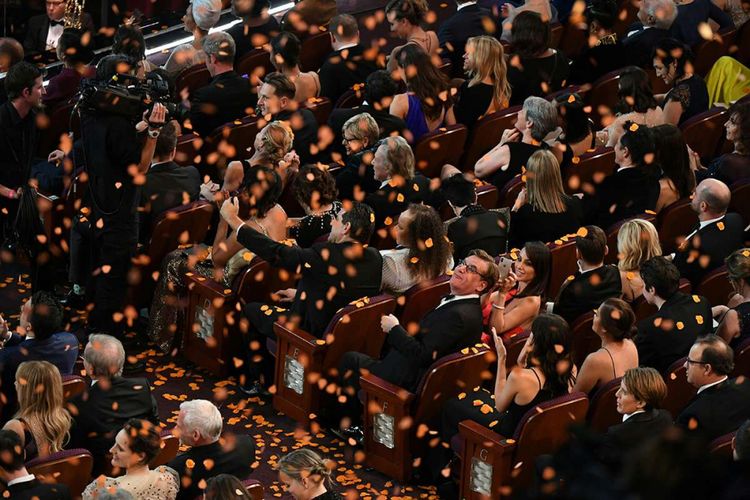 Para tamu dan nominator saat pembukaan Academy Awards ke-90 di Dolby Theatre, Los Angeles, California, AS, Minggu (4/3/2018) waktu setempat. Sebanyak 24 kategori akan memperebutkan Piala Oscar pada malam penghargaan bagi insan perfilman Hollywood yang dipandu oleh Jimmy Kimmel ini.