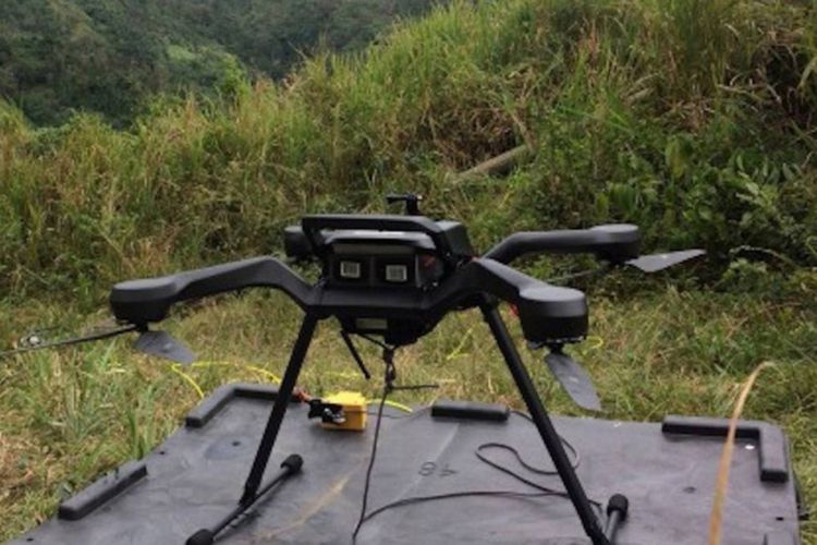 Drone quadcopter Zoe yang dipakai Duke Energy membantu para pekerjanya memulihkan jaringan listrik du Puerto Rico.