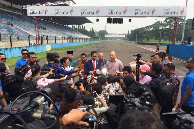 Presiden Joko Widodo mengunjungi Sirkuit Internasional Sentul, Selasa (6/3/2018). 