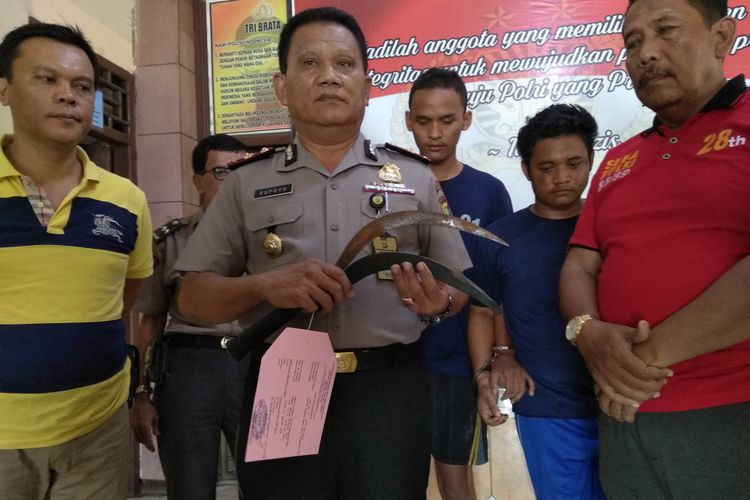 Kapolsek Cakung Kompol Supoyo tangkap komplotan begal di Cakung, Minggu (11/3/2018)
