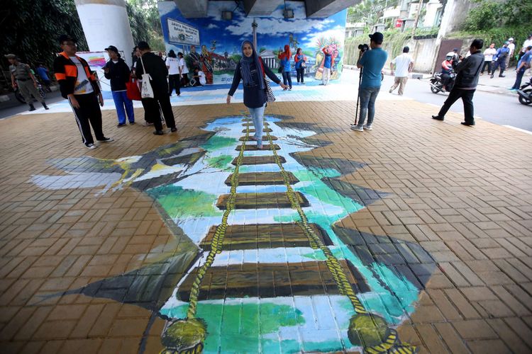 Salah satu mural di kolong Jalan Layang Non Tol Antasari, Jakarta Selatan, Sabtu (10/3/2018). Tak kurang  dari 63 tiang dilukis melibatkan siswa-siswi dari berbagai sekolah menengah atas dan sekolah menengah kejuruan di Jakarta.