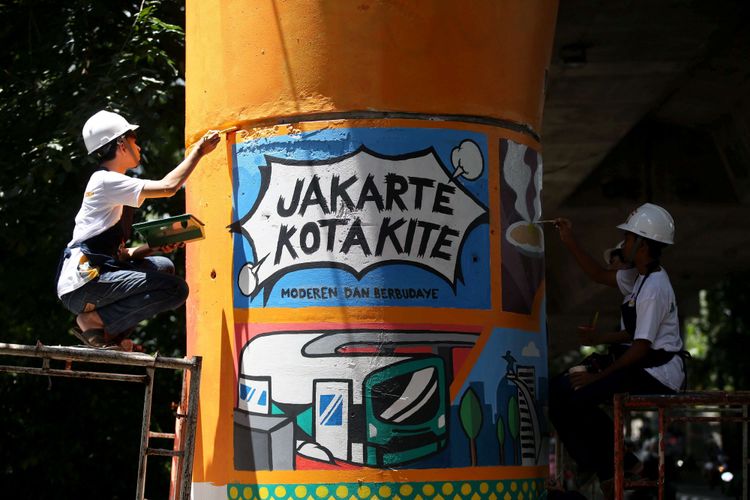 Siswa SMA dan SMK se-Jakarta melukis pilar-pilar Jalan Layang Non Tol Antasari, Jakarta Selatan, Minggu (11/3/2018). Tak kurang  dari 63 tiang dilukis melibatkan siswa-siswi dari berbagai sekolah menengah atas dan sekolah menengah kejuruan di Jakarta.