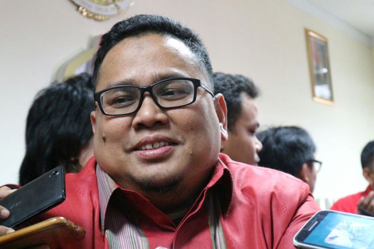 Anggota Badan Pengawas Pemilu (Bawaslu) RI, Rahmat Bagja ketika menyampaikan paparannya di Kantor Bawaslu RI, Jakarta, Senin (12/3/2018).