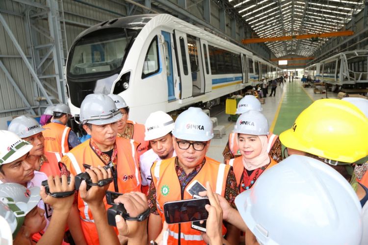 Sebanyak 31 rangkaian Light Rapid Transit (LRT) Jakarta yang akan melayani rute Dukuh Atas - Cibubur akan disiapkan dalam waktu kurang lebih 1,5 tahun.