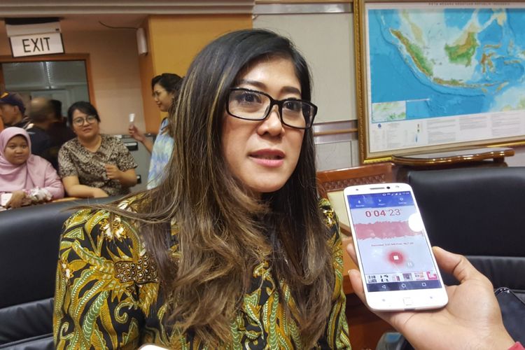 Wakil Ketua Komisi I DPR RI, Meutya Hafid, Senin (19/3/2018), usai RDPU bersama Menkominfo dan operator telekomunikasi di parlemen