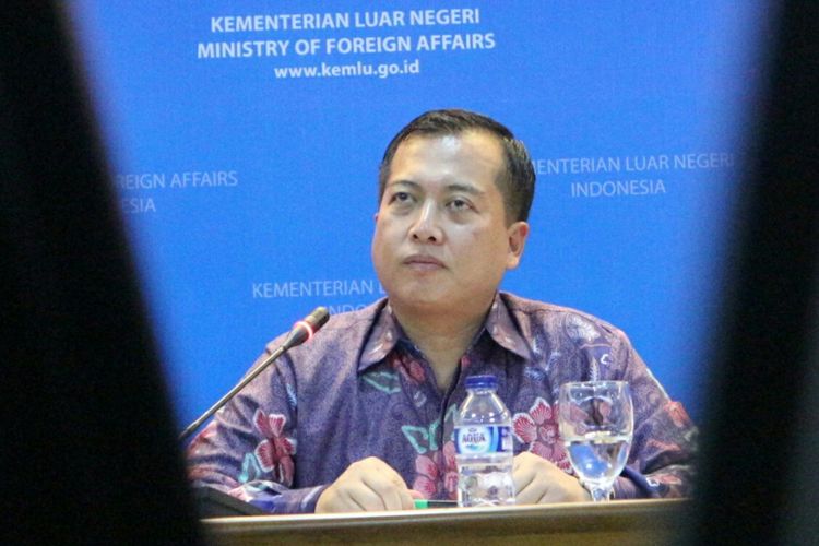 Direktur Perlindungan WNI dan Badan Hukum Indonesia, Kementerian Luar Negeri RI, Lalu Muhammad Iqbal di Kantor Kemenlu RI, Jakarta, Senin (19/3/2018).