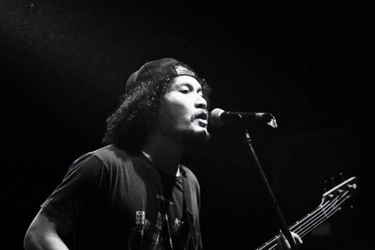 Bassist Indra Made Navicula