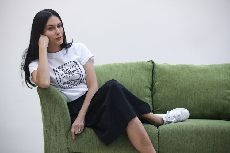 Artis peran Sophia Latjuba saat wawancara di Kantor Redaksi Kompas.com, Jakarta, Selasa (27/3/2018). Ia tengah mempromosikan film terbaru yang dibintanginya berjudul Danur 2 : Maddah.