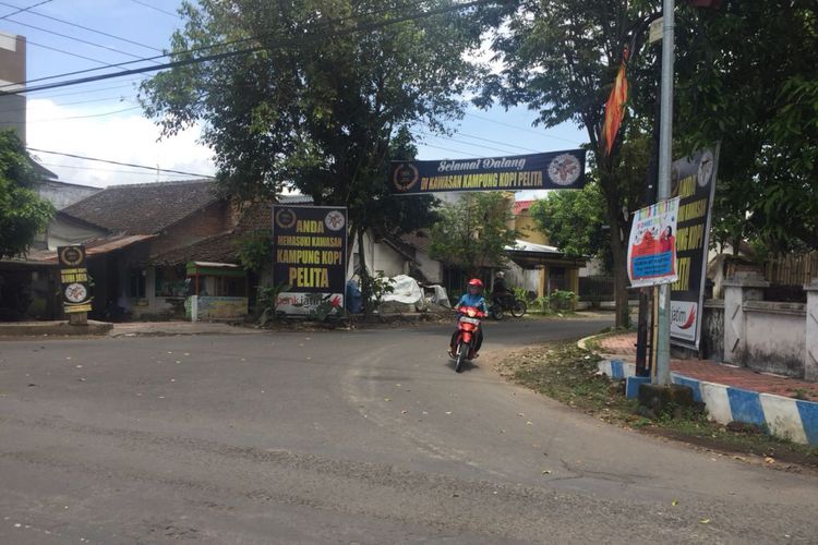 Inilah Jalan Pelita, Kelurahan Tamansari, Kecamatan Kota Bondowoso, Kabupaten Bondowoso, Jawa Timur, Yang Menjadi Destinasi Wisata Kampung Kopi.