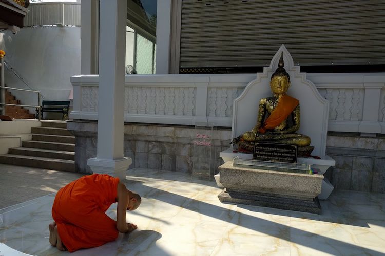 Phra Visuddho adalah seorang biksu berkediaman di Wat Saket, Kuil Gunung Emas di kawasan Pom Prap Sattru Phai, Bangkok. Terciptanya masyarakat yang damai dan progresif adalah tanggungjawab bersama kelompok mayoritas dan minoritas Thailand.