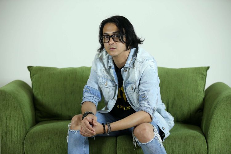 Artis peran Dimaz Andrean berpose usai wawancara di kantor redaksi Kompas.com, Palmerah, Jakarta Barat, Selasa (3/4/2018). Film El yang dibintanginya akan tayang di bioskop mulai 9 Mei mendatang.