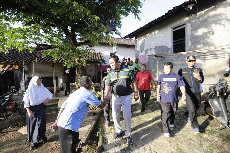 Wali Kota Semarang, Hendrar Prihadi, mengajak masyarakat Kelurahan Tembalang untuk bersinergi memanfaatkan kehadiran mahasiswa dari luar daerah untuk menggerakkan ekonomi masyarakat, Rabu (4/4/2018)