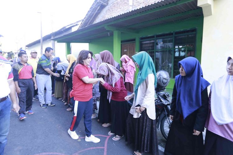 Pemerintah Kota Semarang bersama Kodim 0733 BS Semarang memperbaiki sejumlah fasilitas umum di Kelurahan Sambiroto, Kecamatan Tembalang, Kota Semarang. Upaya perbaikan tersebut dilakukan melalui Program TNI Manunggal Membangun Desa (TMMD) yang mulai dilaksanakan pada 5 April 2018 hingga 3 Mei 2018 mendatang.