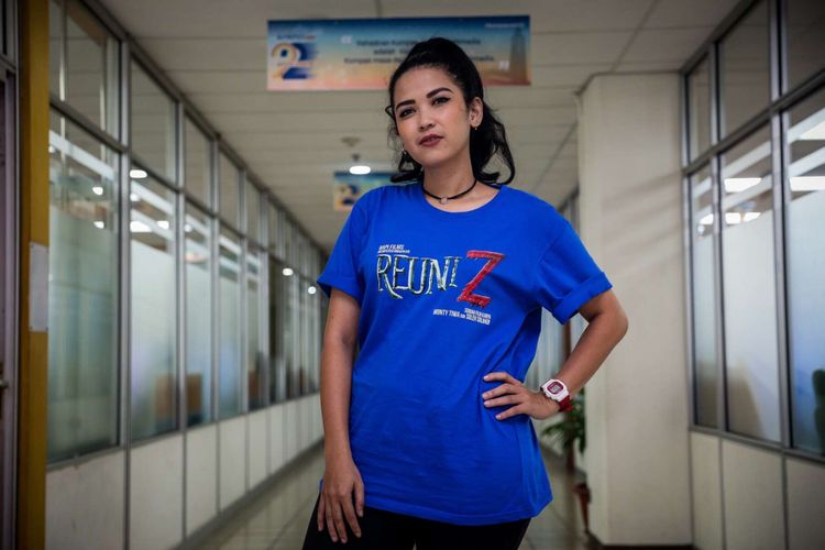 Artis peran Dinda Kanya Dewi berpose usai wawancara di kantor redaksi Kompas.com, Palmerah, Jakarta Barat, Rabu (4/4/2018). Film Reuni Z akan tayang di bioskop mulai 12 April mendatang.