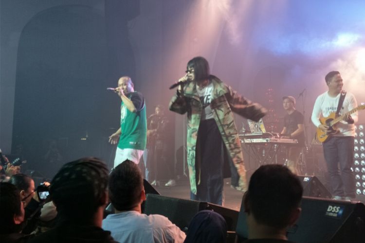 Yacko tampil dalam 25th Anniversary Concert: Batman Kasarung - Iwa K di The Pallas, SCBD, Jakarta Selatan, Rabu (4/4/2018) malam.