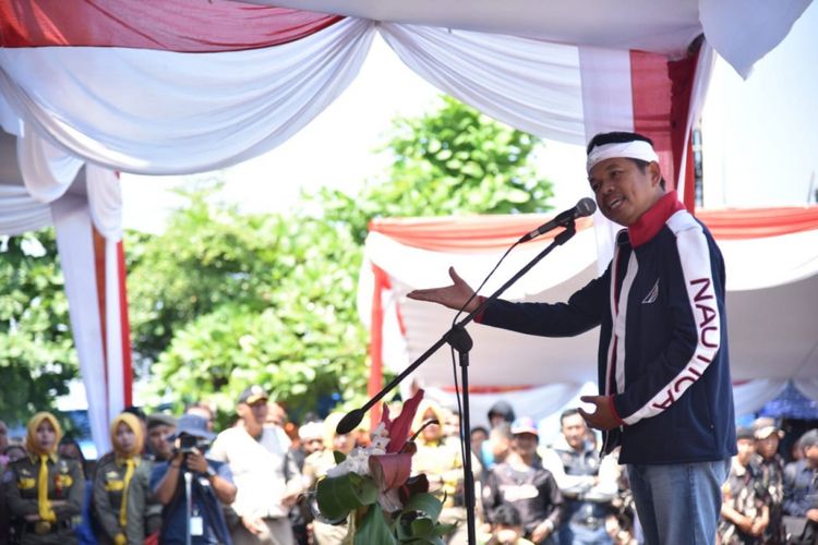 Calon Wakil Gubernur Jawa Barat Dedi Mulyadi saat berkunjung ke Pelabuhan Ratu, Sukabumi, Kamis (5/4/2018).