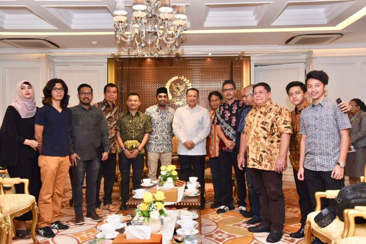 Ketua DPR Bambang Soesatyo menerima para musisi di ruang kerjanya, Rabu (4/4/2018)