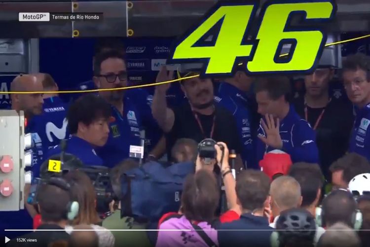 Momen saat tim Yamaha menolak kedatangan Marquez untuk meminta maaf karena menjatuhkan Rossi di GP Argentina, Minggu (8/4/2018).