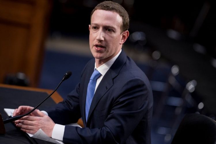 CEO Facebook Mark Zuckerberg saat memberikan kesaksian di depan senat atas skandal kebocoran data pengguna Facebook oleh Cambridge Analytica.