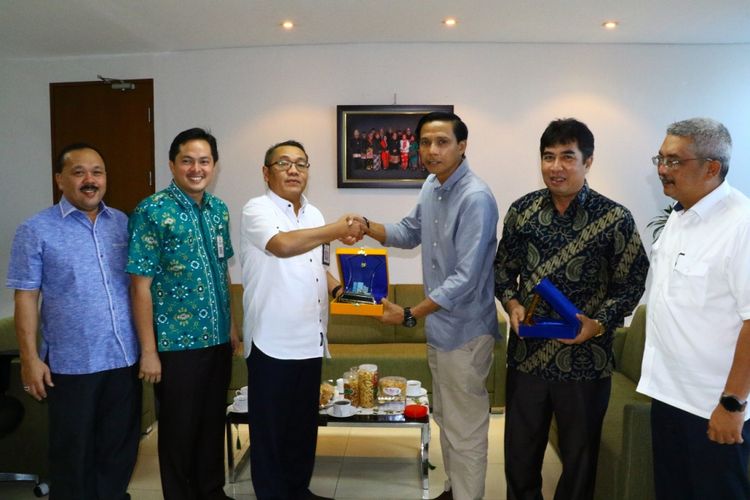 Bupati Kaur, Gusril Pausi, melakukan audiensi dengan Direktur Jenderal Penyediaan Perumahan, Khalawi Abdul Hamid, di Kantor Kementerian PUPR, Jakarta, Selasa (10/4/2018).