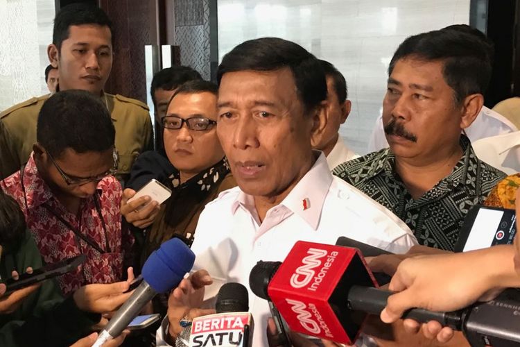 Menteri Koordinator Politik Hukum dan Keamanan Wiranto.